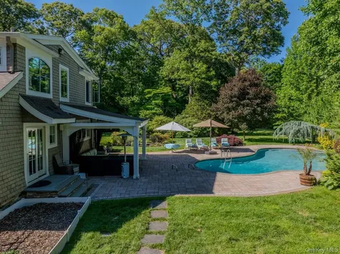 55 Wynn Court Muttontown NY 11791