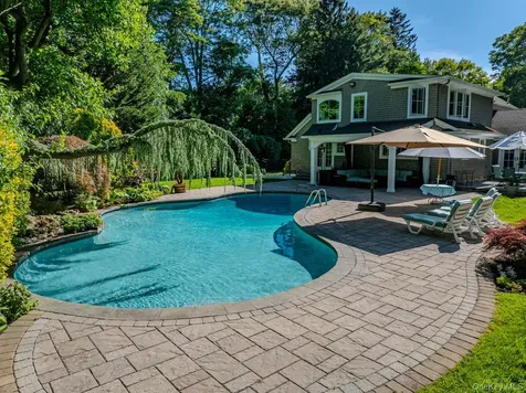 55 Wynn Court Muttontown NY 11791