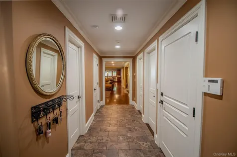 55 Wynn Court Muttontown NY 11791