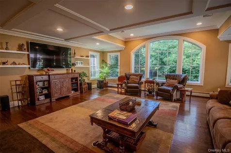 55 Wynn Court Muttontown NY 11791