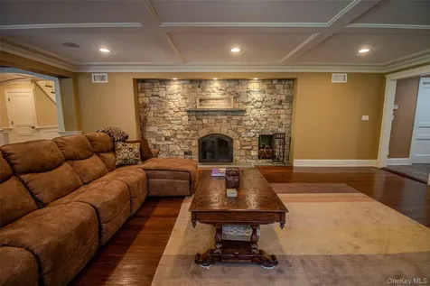 55 Wynn Court Muttontown NY 11791