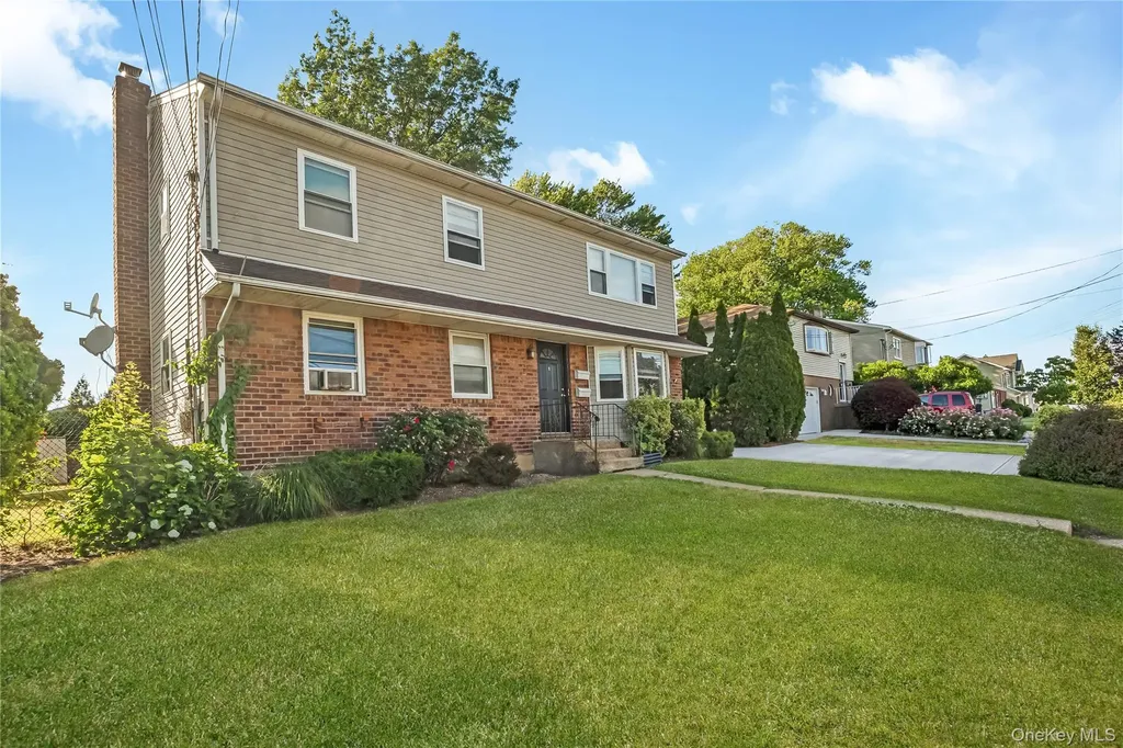 28 Baldwin Street Farmingdale NY 11735