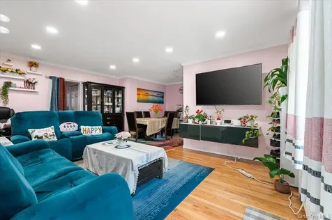 87-29 Marengo Street Holliswood NY 11423