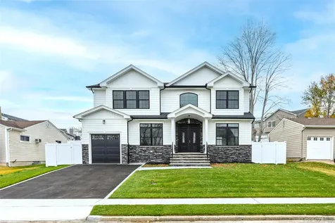 21 Devon Road Bethpage NY 11714