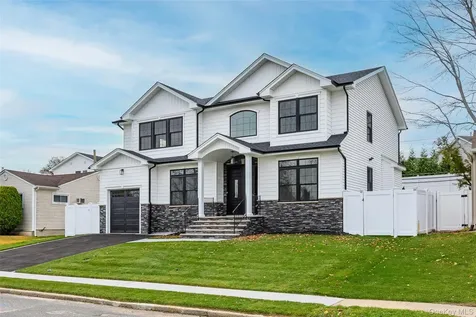 21 Devon Road Bethpage NY 11714