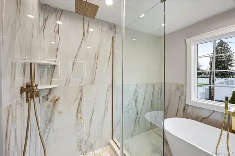 21 Devon Road Bethpage NY 11714