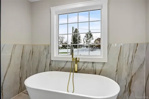 21 Devon Road Bethpage NY 11714