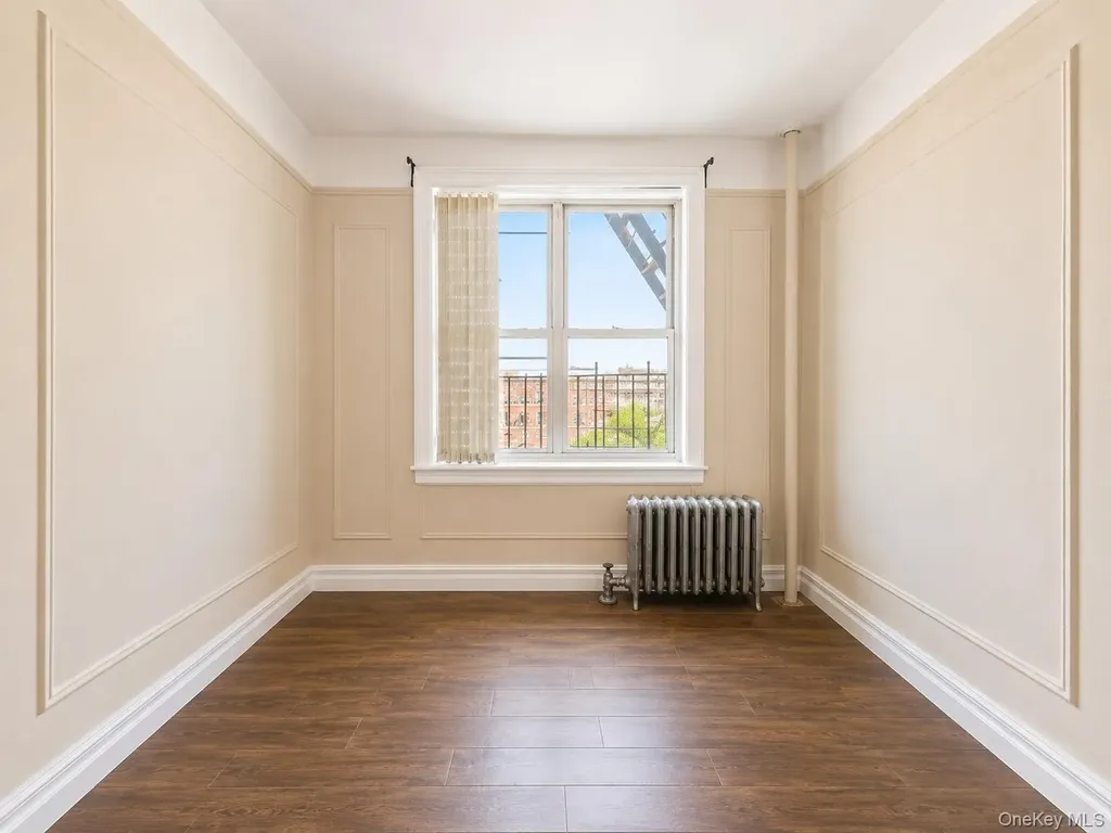 700 Oakland Place Bronx NY 10457