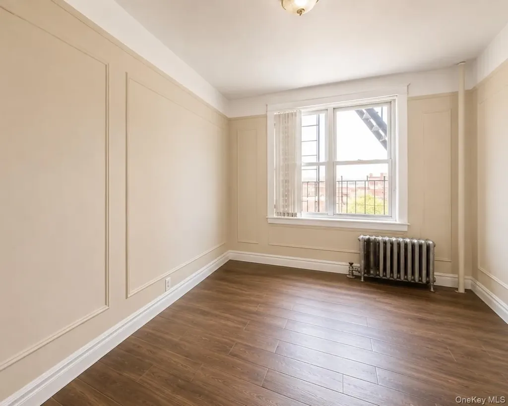 700 Oakland Place Bronx NY 10457