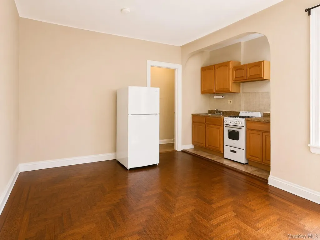 700 Oakland Place Bronx NY 10457