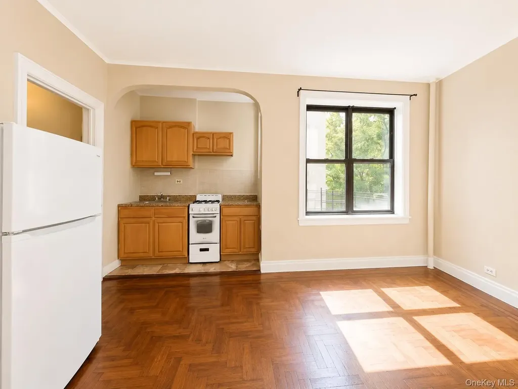 700 Oakland Place Bronx NY 10457