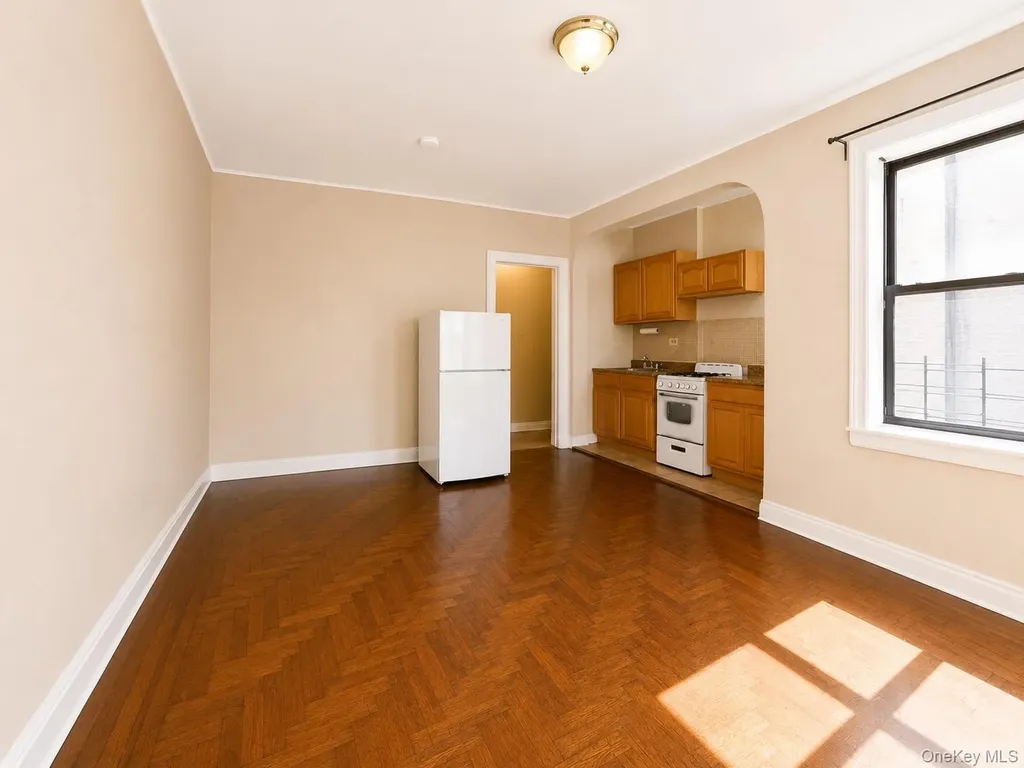 700 Oakland Place Bronx NY 10457