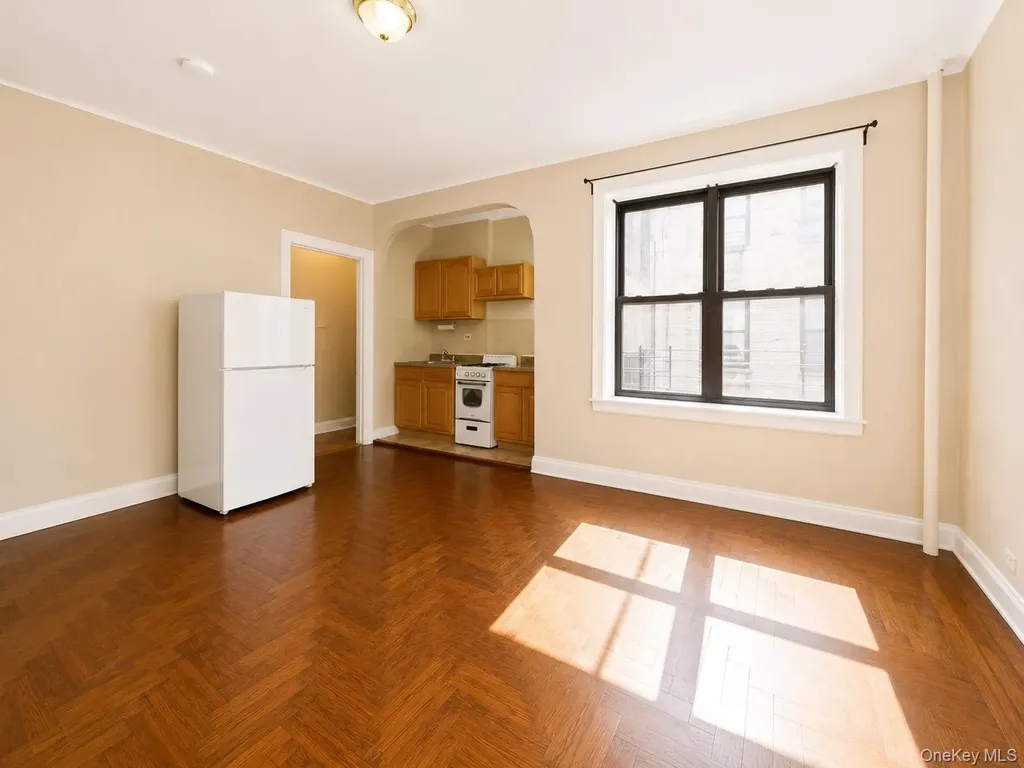 700 Oakland Place Bronx NY 10457