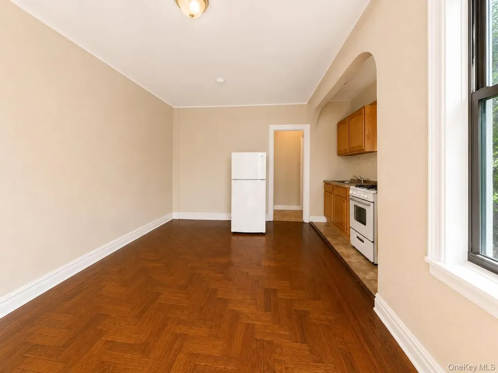 700 Oakland Place Bronx NY 10457