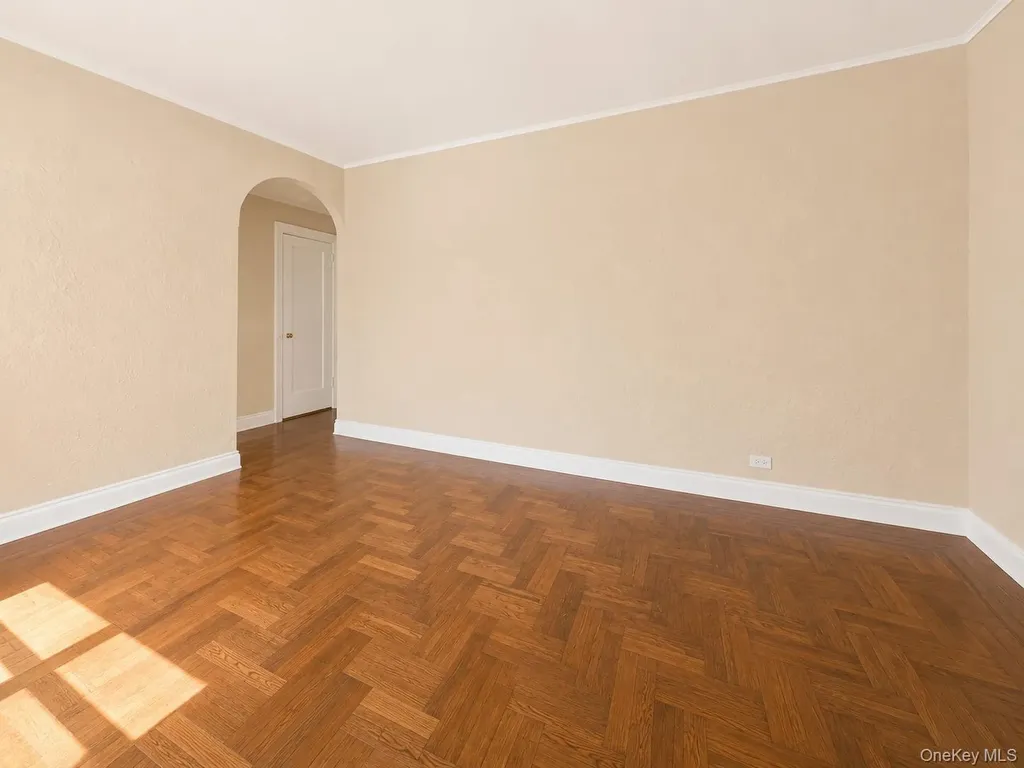 700 Oakland Place Bronx NY 10457