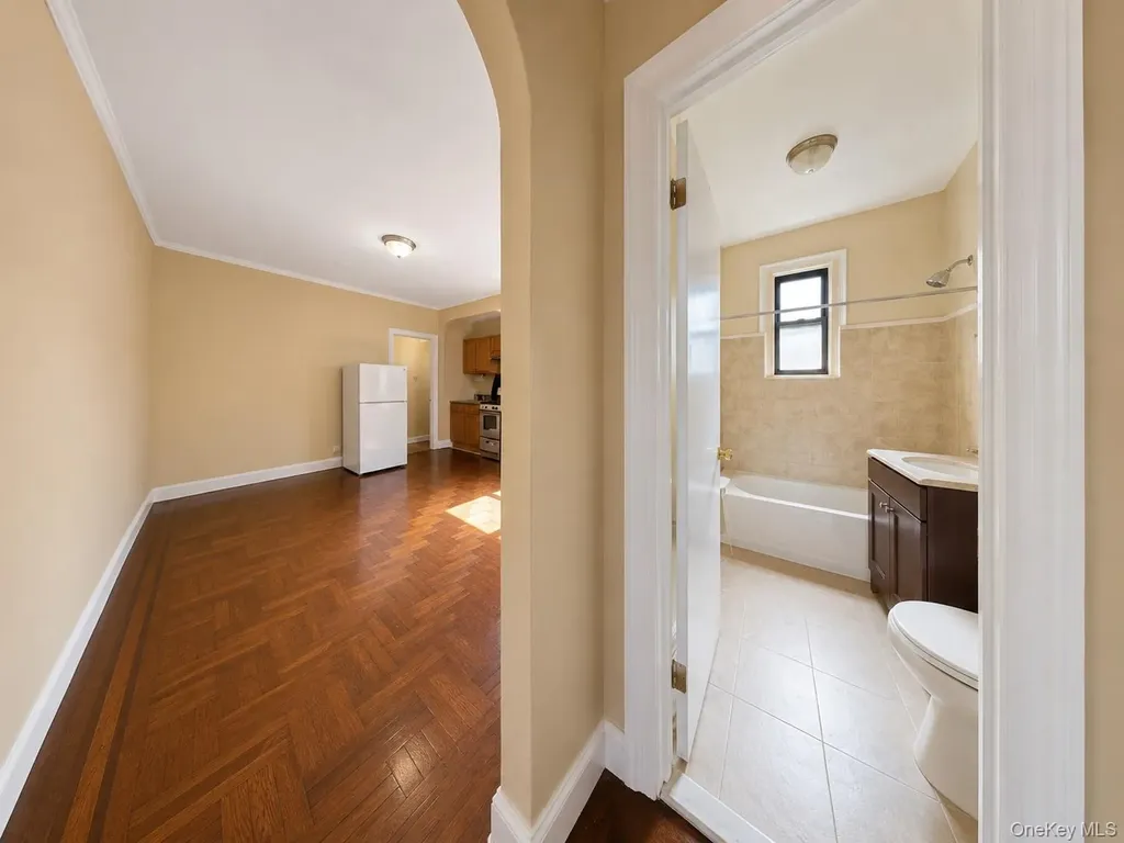 700 Oakland Place Bronx NY 10457