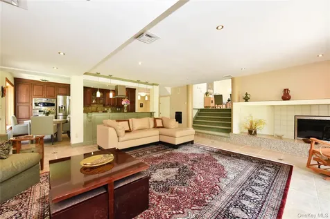 3 Joy Drive Manhasset Hills NY 11040
