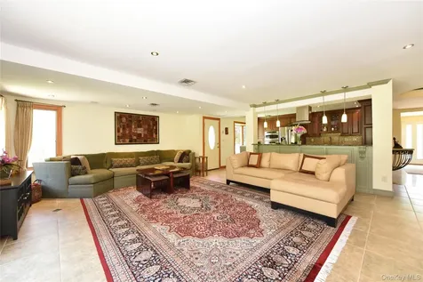 3 Joy Drive Manhasset Hills NY 11040