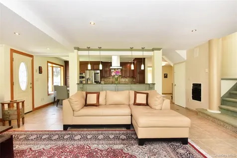 3 Joy Drive Manhasset Hills NY 11040