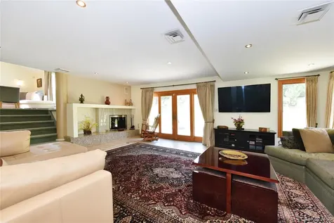 3 Joy Drive Manhasset Hills NY 11040