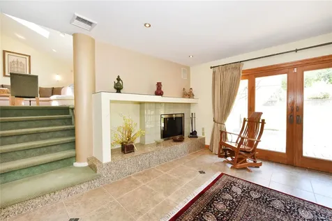 3 Joy Drive Manhasset Hills NY 11040