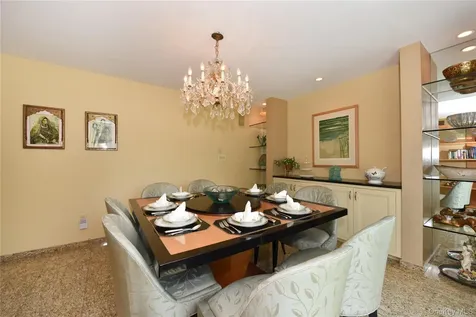 3 Joy Drive Manhasset Hills NY 11040