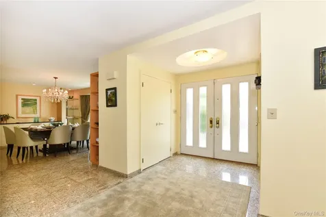3 Joy Drive Manhasset Hills NY 11040
