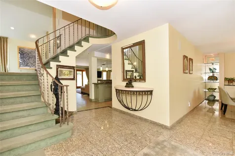 3 Joy Drive Manhasset Hills NY 11040