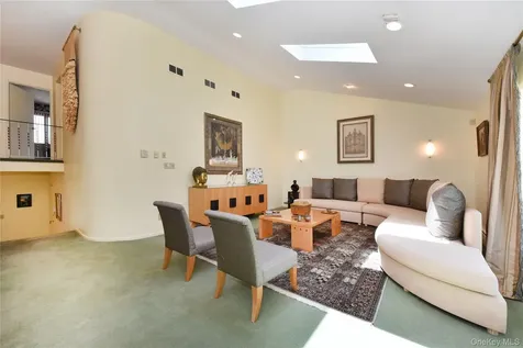 3 Joy Drive Manhasset Hills NY 11040