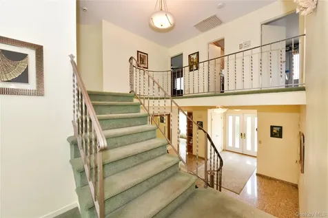 3 Joy Drive Manhasset Hills NY 11040