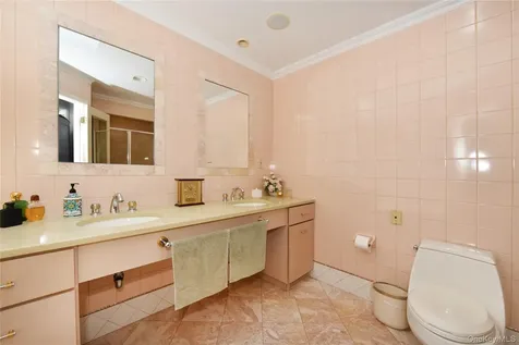 3 Joy Drive Manhasset Hills NY 11040