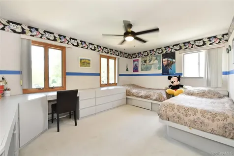 3 Joy Drive Manhasset Hills NY 11040