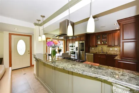 3 Joy Drive Manhasset Hills NY 11040