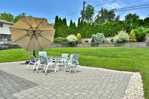 3 Joy Drive Manhasset Hills NY 11040