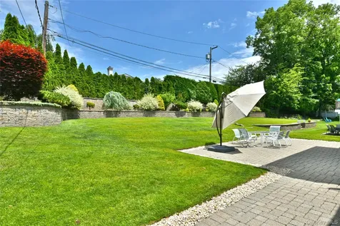 3 Joy Drive Manhasset Hills NY 11040