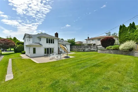 3 Joy Drive Manhasset Hills NY 11040