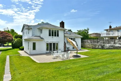 3 Joy Drive Manhasset Hills NY 11040
