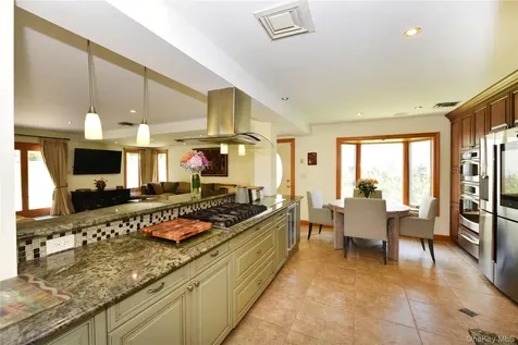 3 Joy Drive Manhasset Hills NY 11040