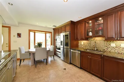 3 Joy Drive Manhasset Hills NY 11040
