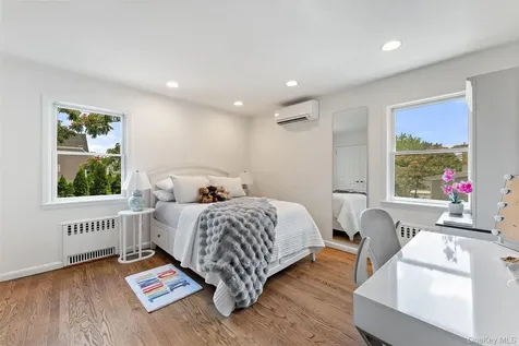 78 Bradley Road Scarsdale NY 10583