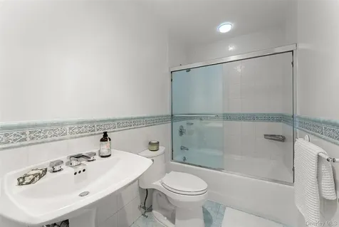 78 Bradley Road Scarsdale NY 10583