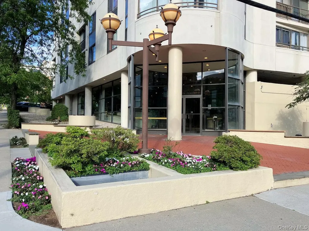 10 Cottage Place White Plains NY 10601