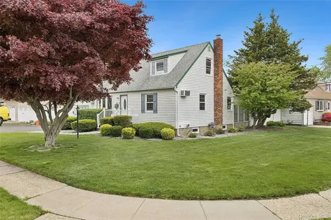 2 Dorset Lane South Farmingdale NY 11735