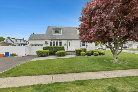 2 Dorset Lane South Farmingdale NY 11735