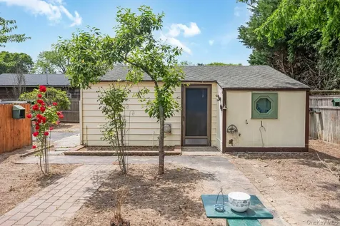 845 Karshick Street Bohemia NY 11716