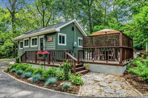 356 Oakleigh Avenue Baiting Hollow NY 11933