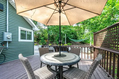 356 Oakleigh Avenue Baiting Hollow NY 11933