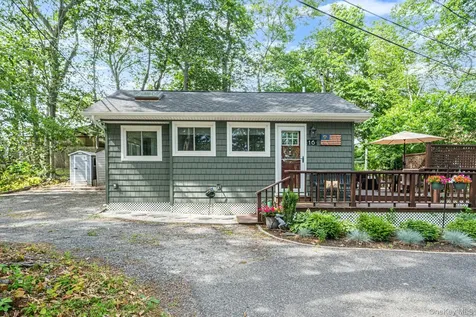 356 Oakleigh Avenue Baiting Hollow NY 11933