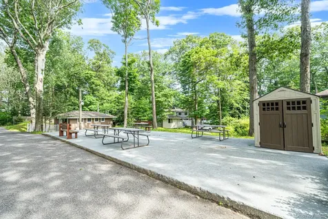 356 Oakleigh Avenue Baiting Hollow NY 11933