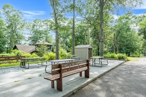 356 Oakleigh Avenue Baiting Hollow NY 11933